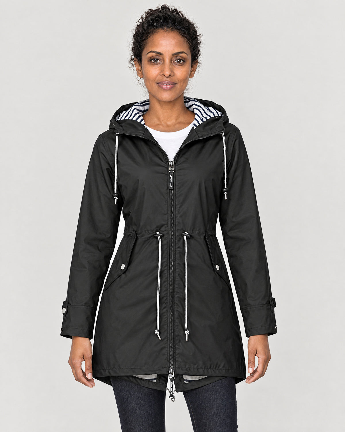 Regenjacke Damen Schwarz – Vorderansicht