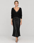 Satin Midikleid mit Pullover Schwarz – Vorderansicht