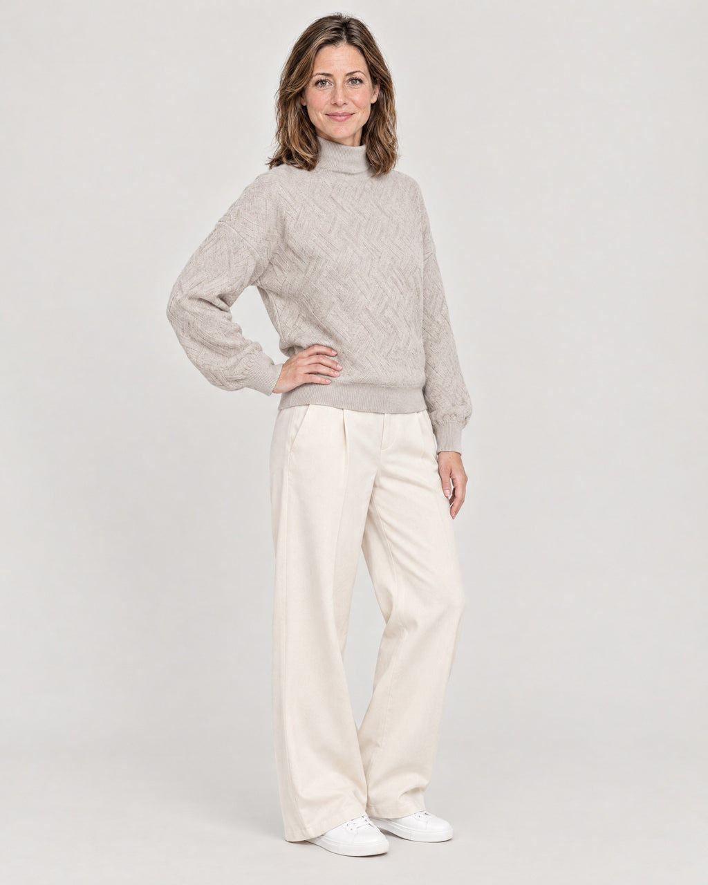 Rollkragenpullover – Dreiviertelansicht