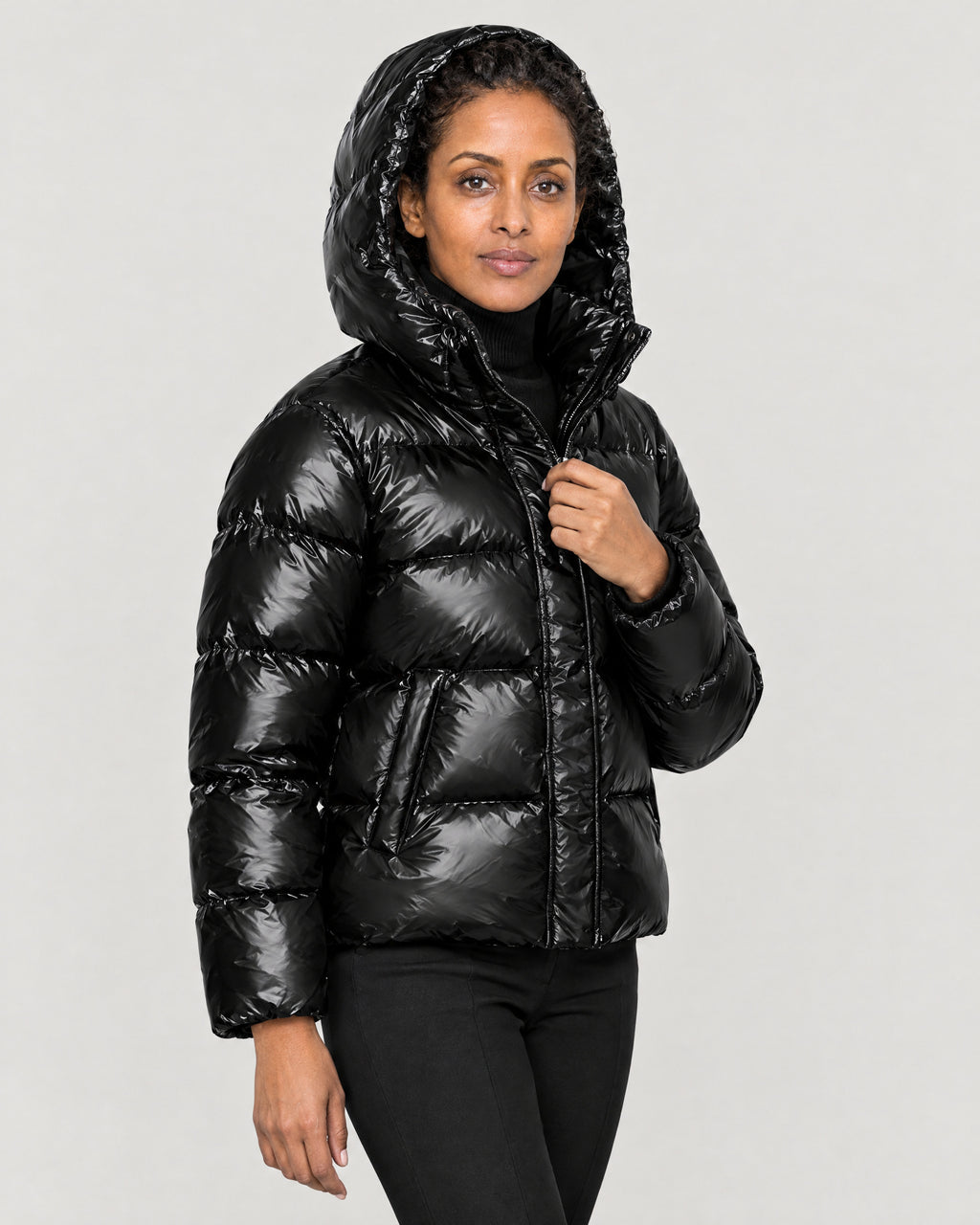 Glanz-Pufferjacke Damen Schwarz – mit Kapuze