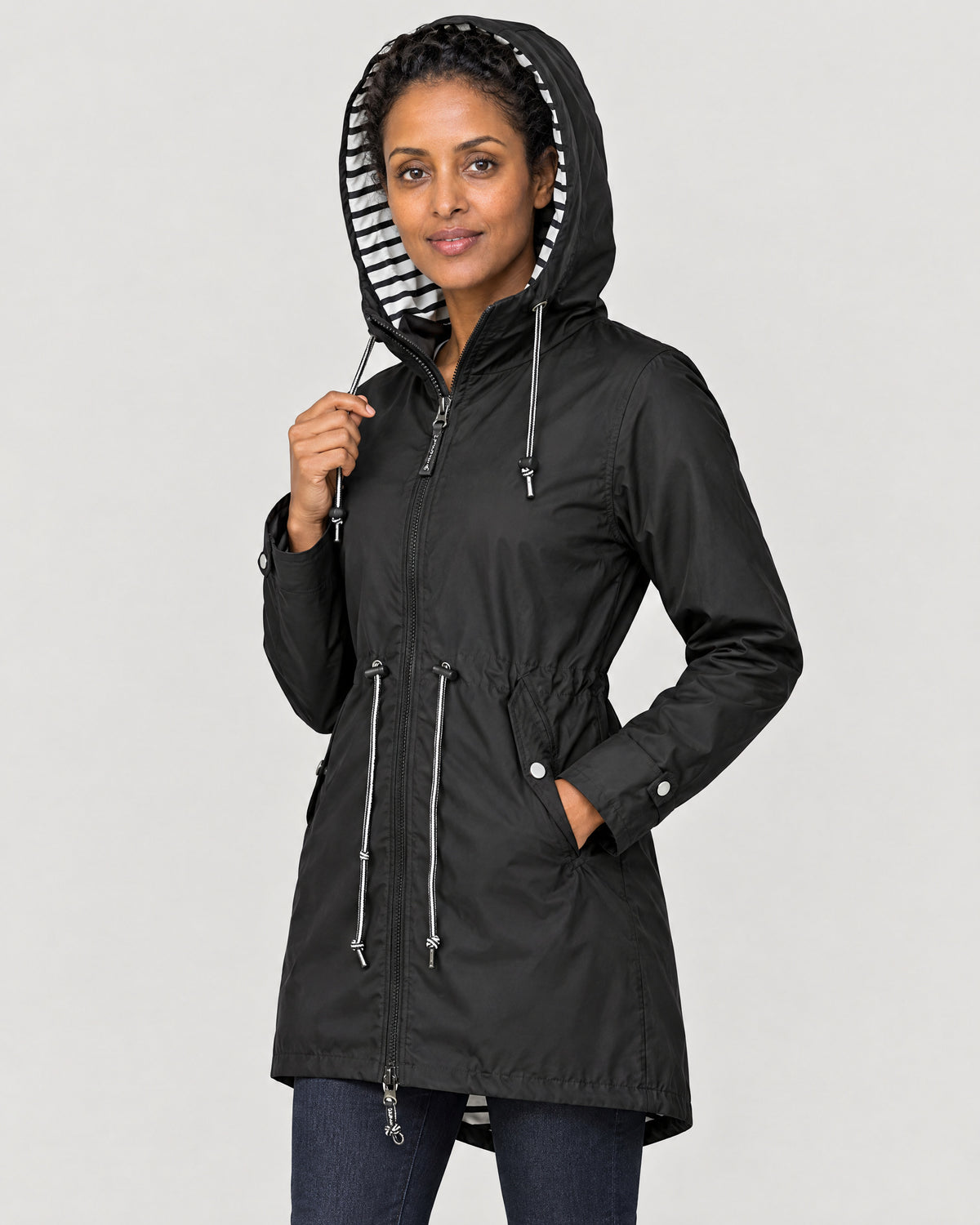 Regenjacke – mit Kapuze