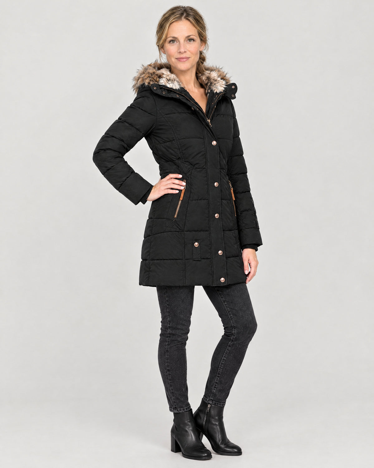 Winterjacke Damen Schwarz – Dreiviertelansicht