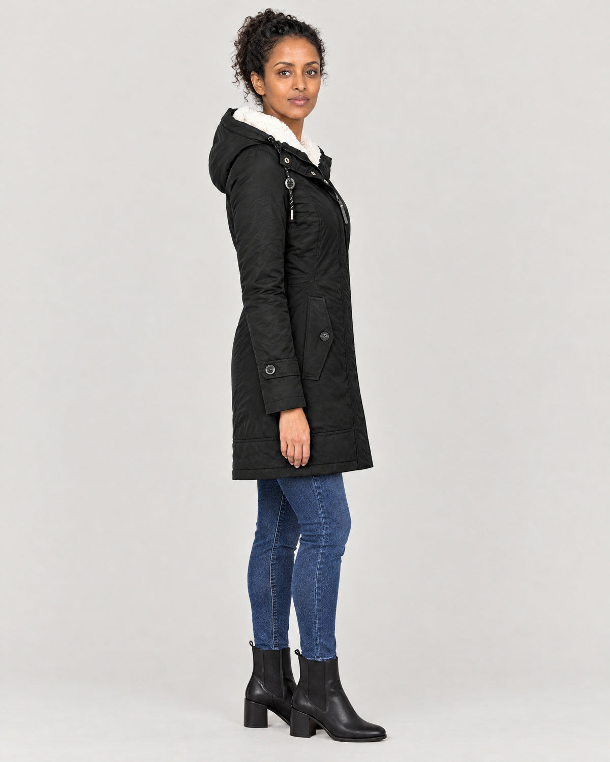 Wintermantel Damen Schwarz – Seitenansicht