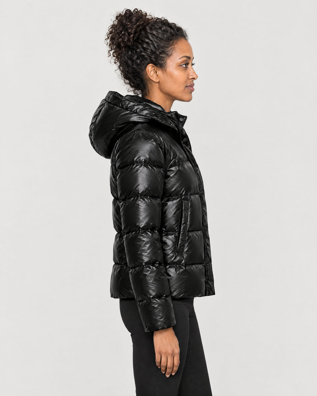 Glanz-Pufferjacke Damen Schwarz – Seitenansicht