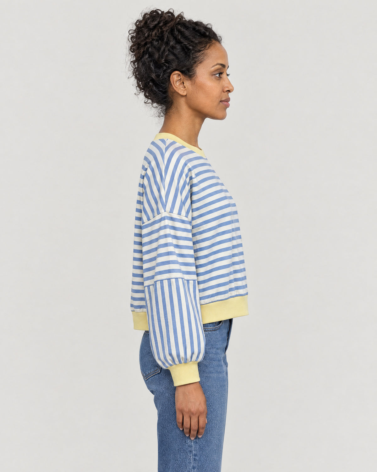 Gestreiftes Sweatshirt – Seitenansicht