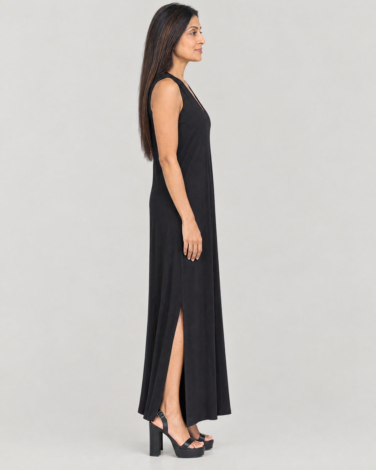 Maxikleid – Seitenansicht mit Schlitz