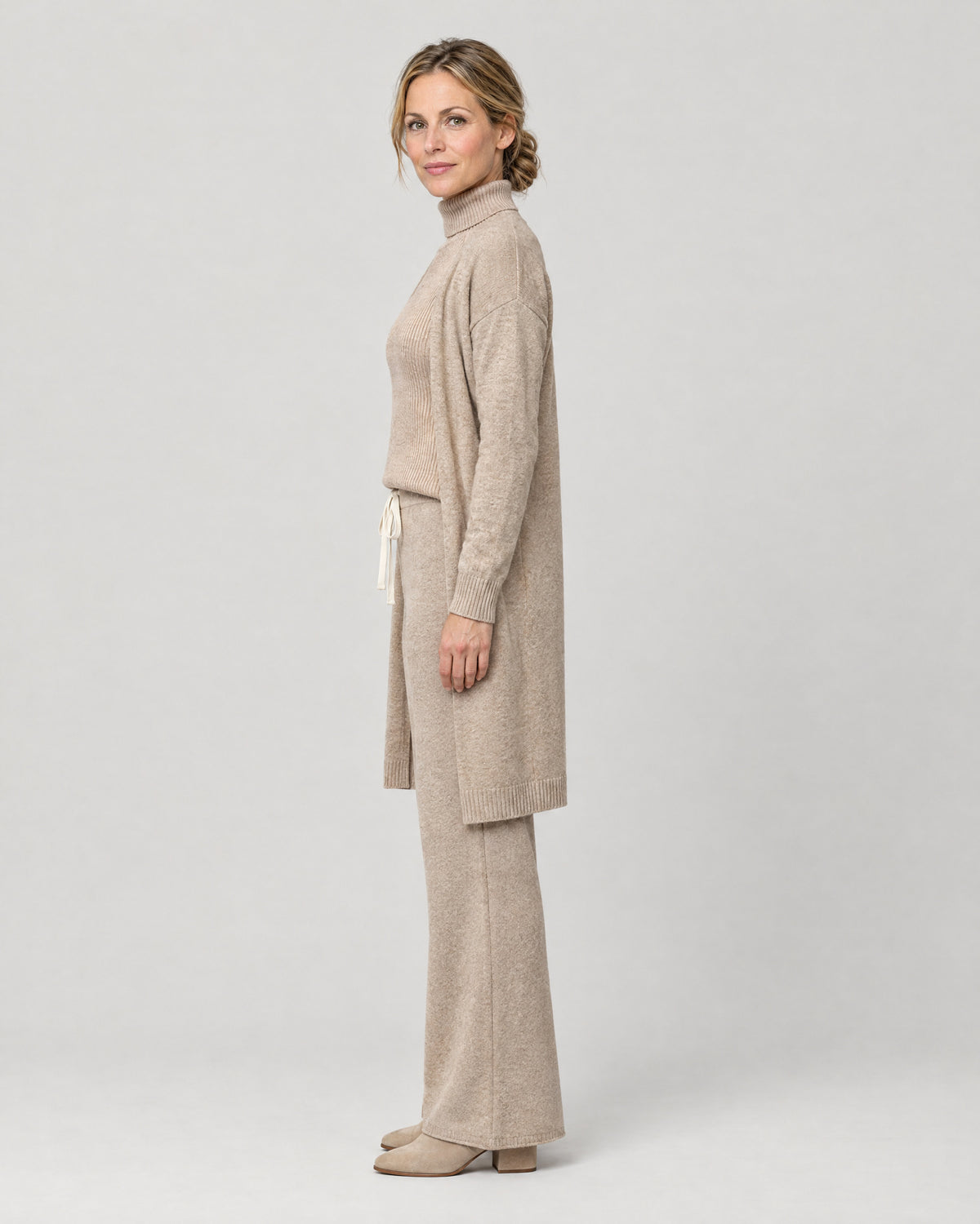 Dreiteiliges Strickset – Seitenansicht