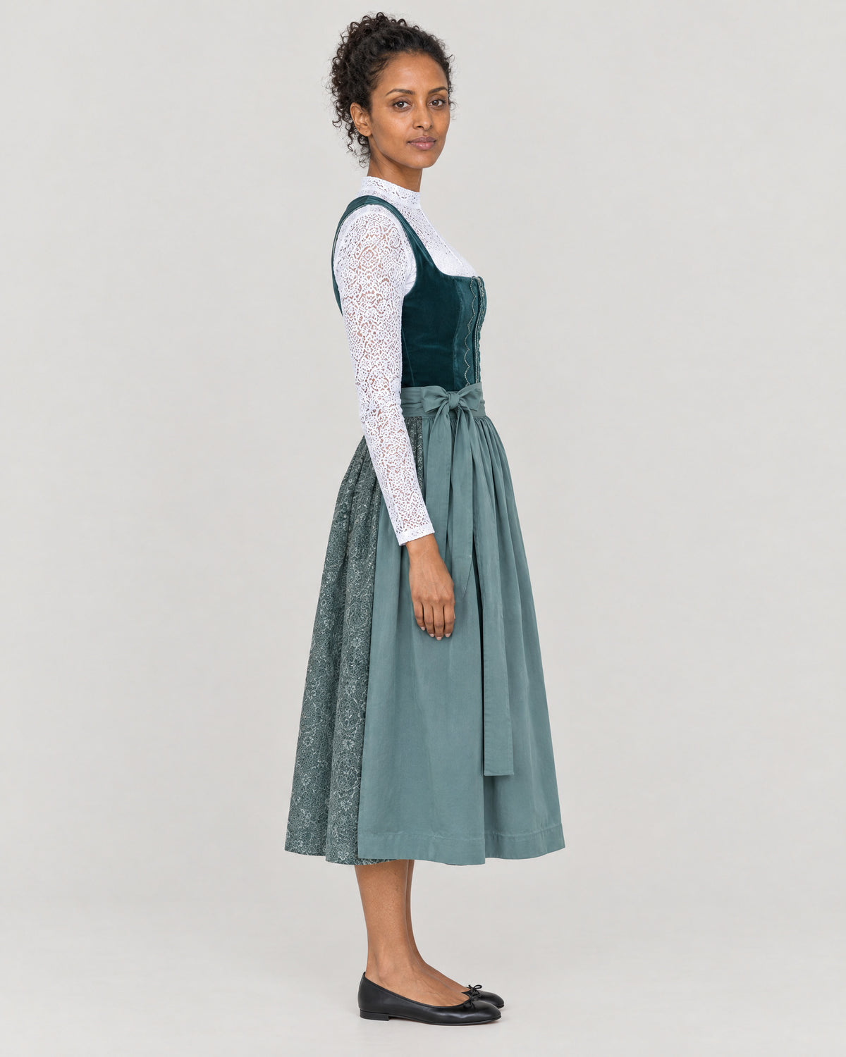 Midi Dirndl – Seitenansicht
