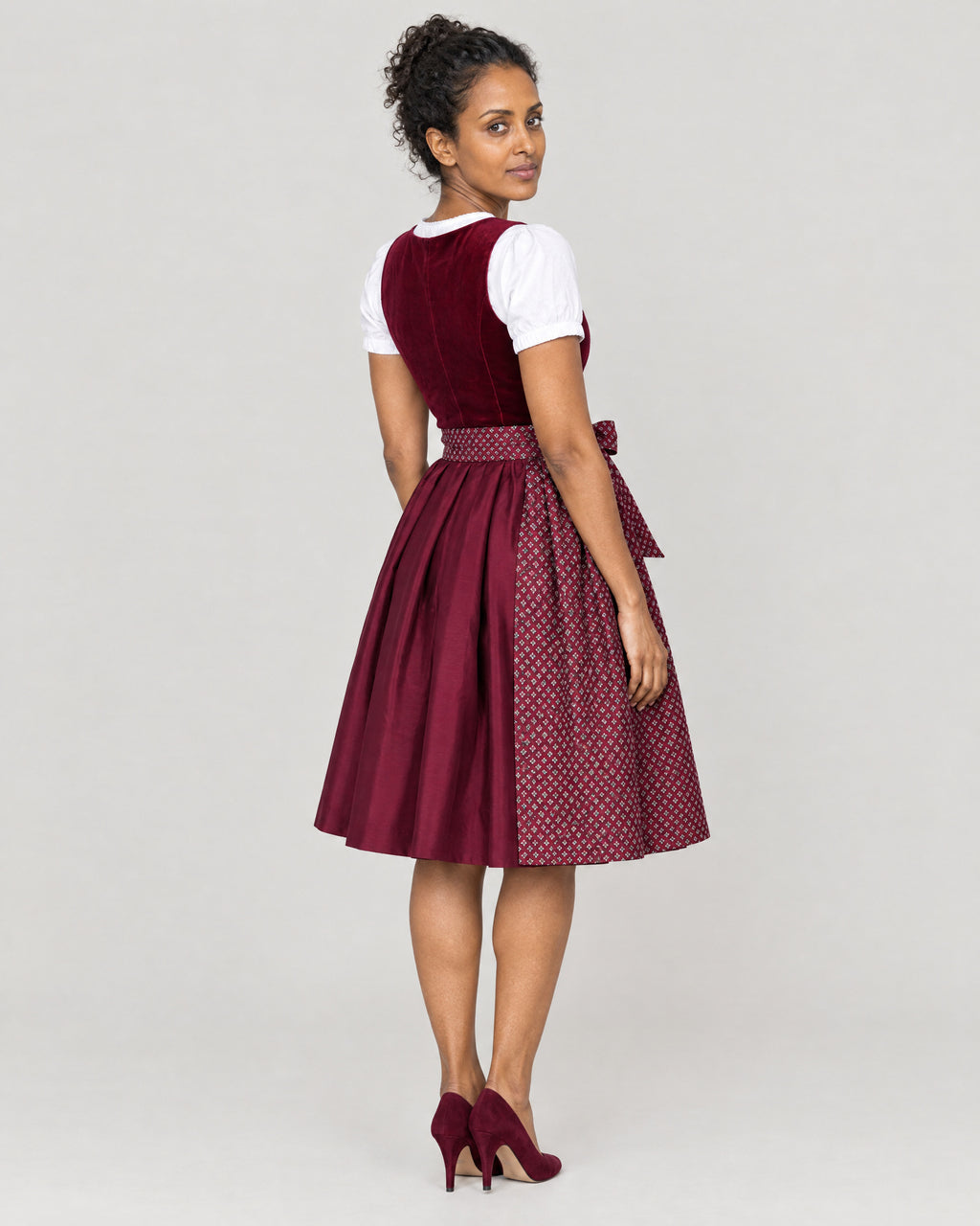 Samt Dirndl – Rückansicht
