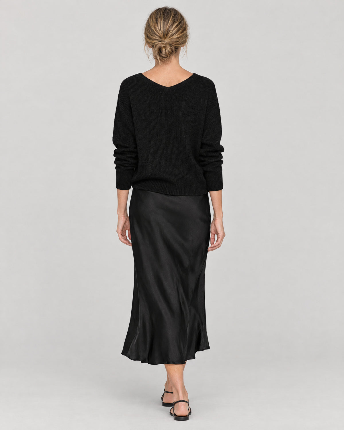 Satin Midikleid mit Pullover Schwarz – Rückansicht