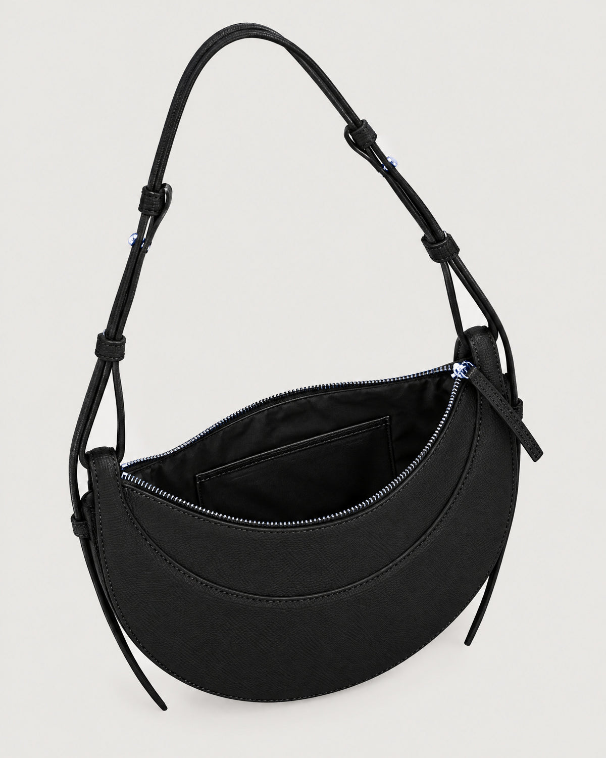 Halbmond Tasche – geöffnet mit Innenfutter