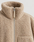 Teddy Fleecejacke – Detail Stehkragen und Teddyfleece