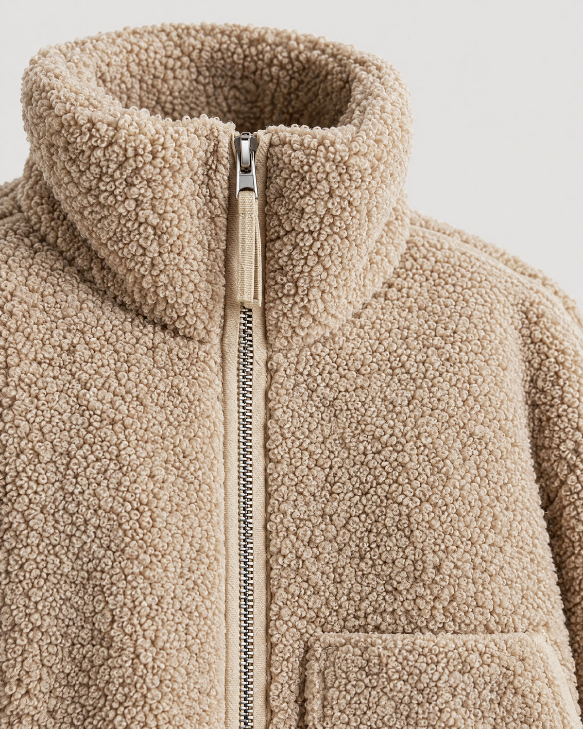 Teddy Fleecejacke – Detail Stehkragen und Teddyfleece