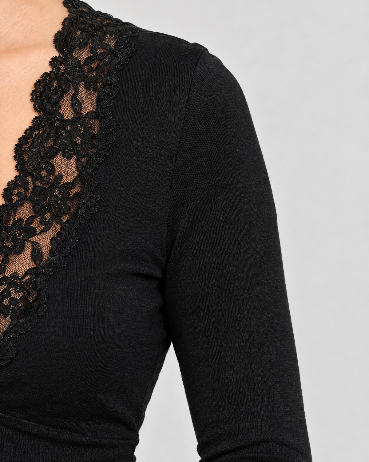 Longsleeve – Detail Spitzenrand
