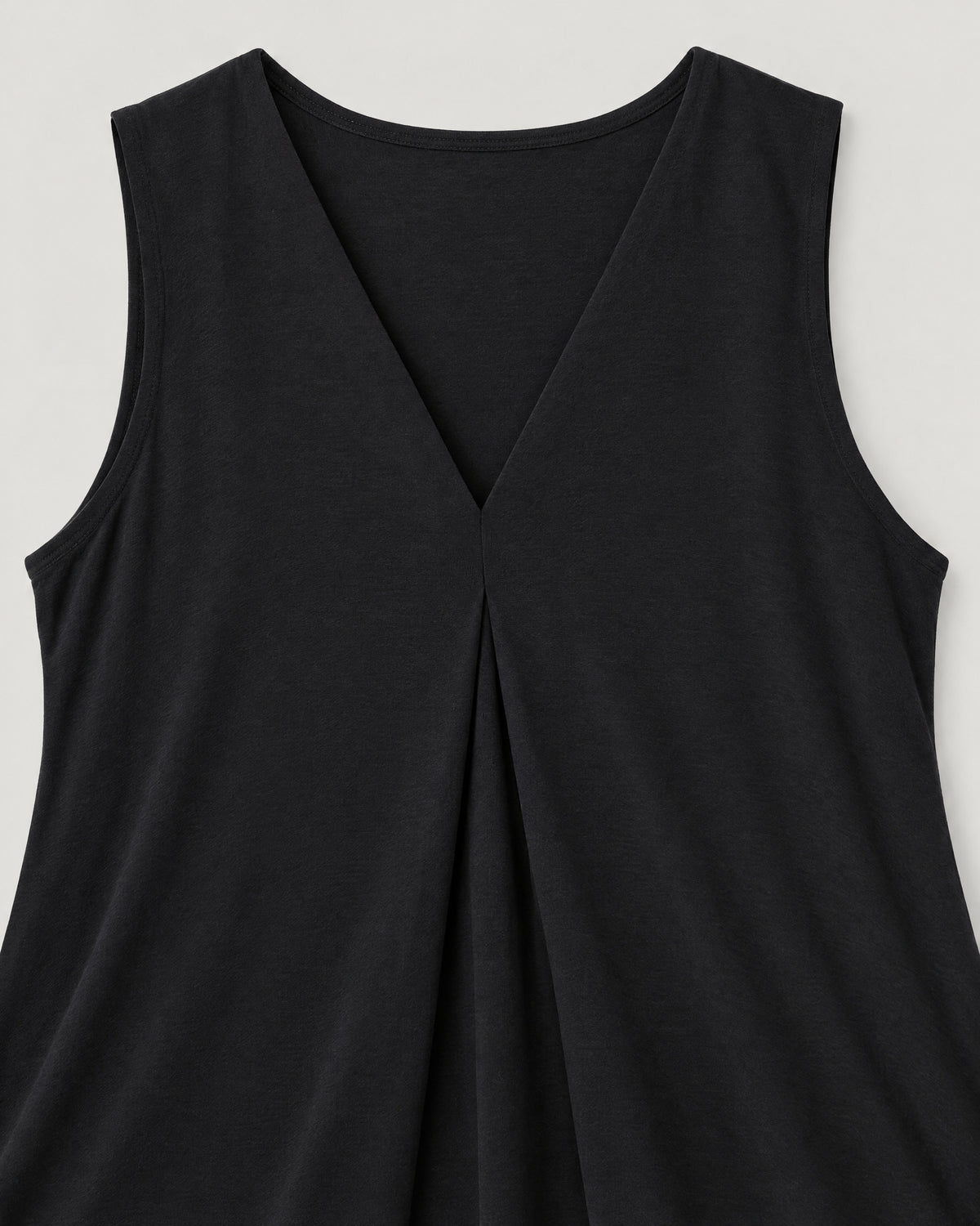 Maxikleid – Detail V-Ausschnitt