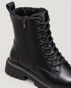 Schnürstiefeletten – Detail Schnürung und Futter