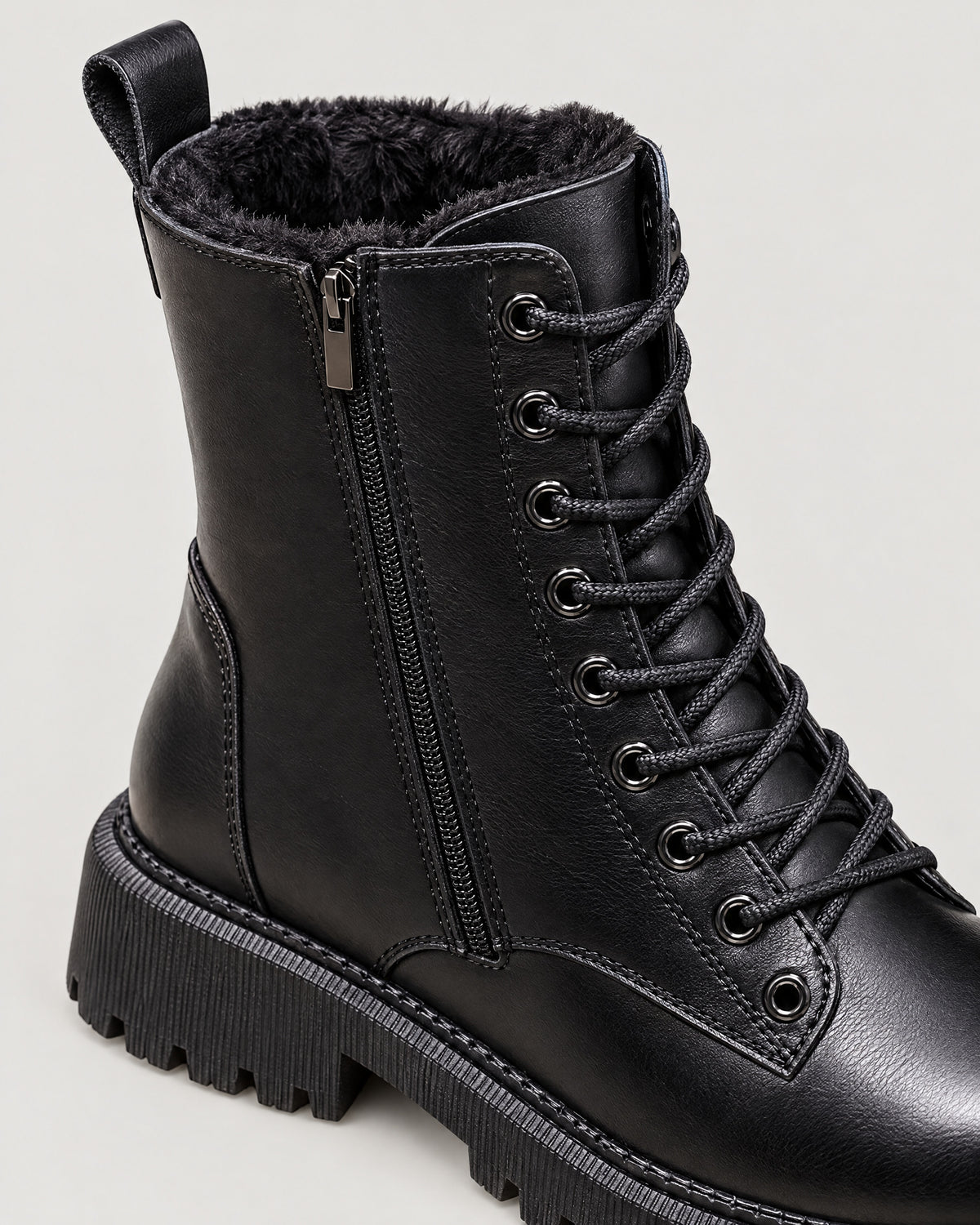 Schnürstiefeletten – Detail Schnürung und Futter