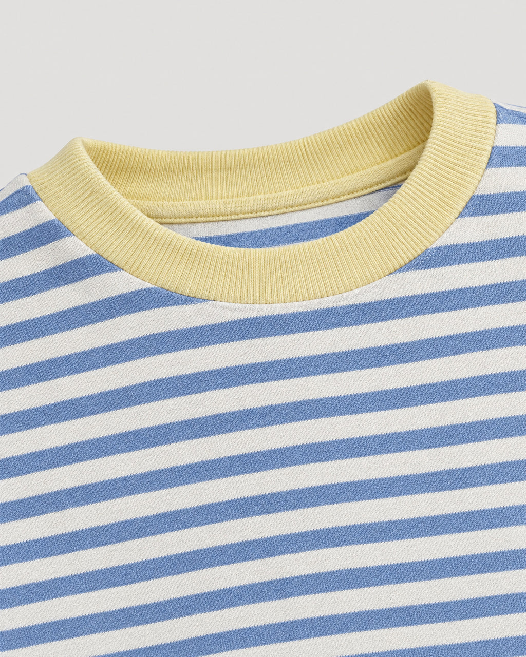 Gestreiftes Sweatshirt – Detail Bündchen