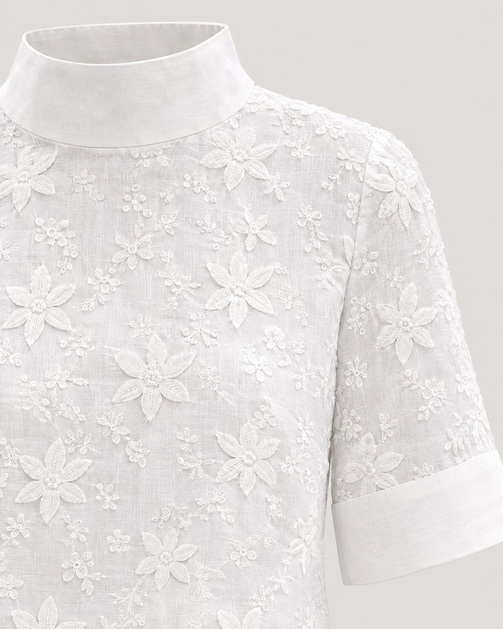 Stehkragen Bluse – Detail Blumenstickerei