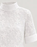 Stehkragen Bluse – Detail Blumenstickerei