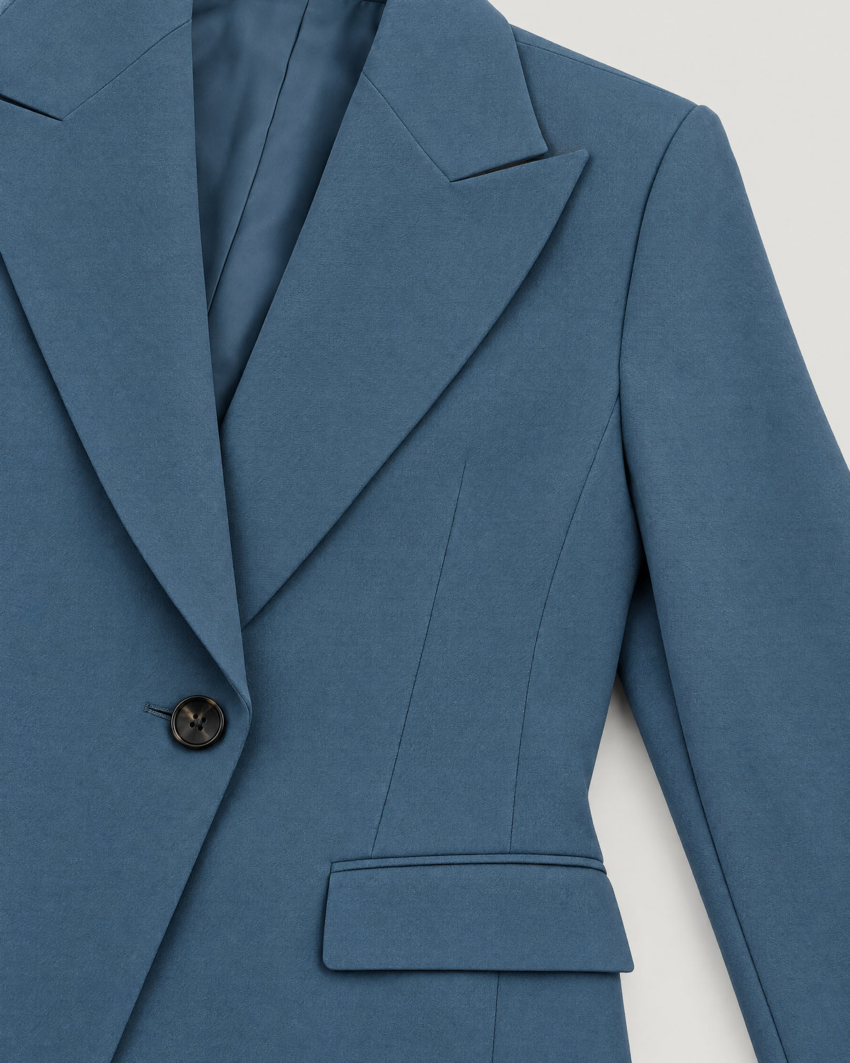 Hosenanzug – Detail Revers