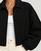 Kurze Oversized-Jacke Damen – Detail Kragen und Reißverschluss