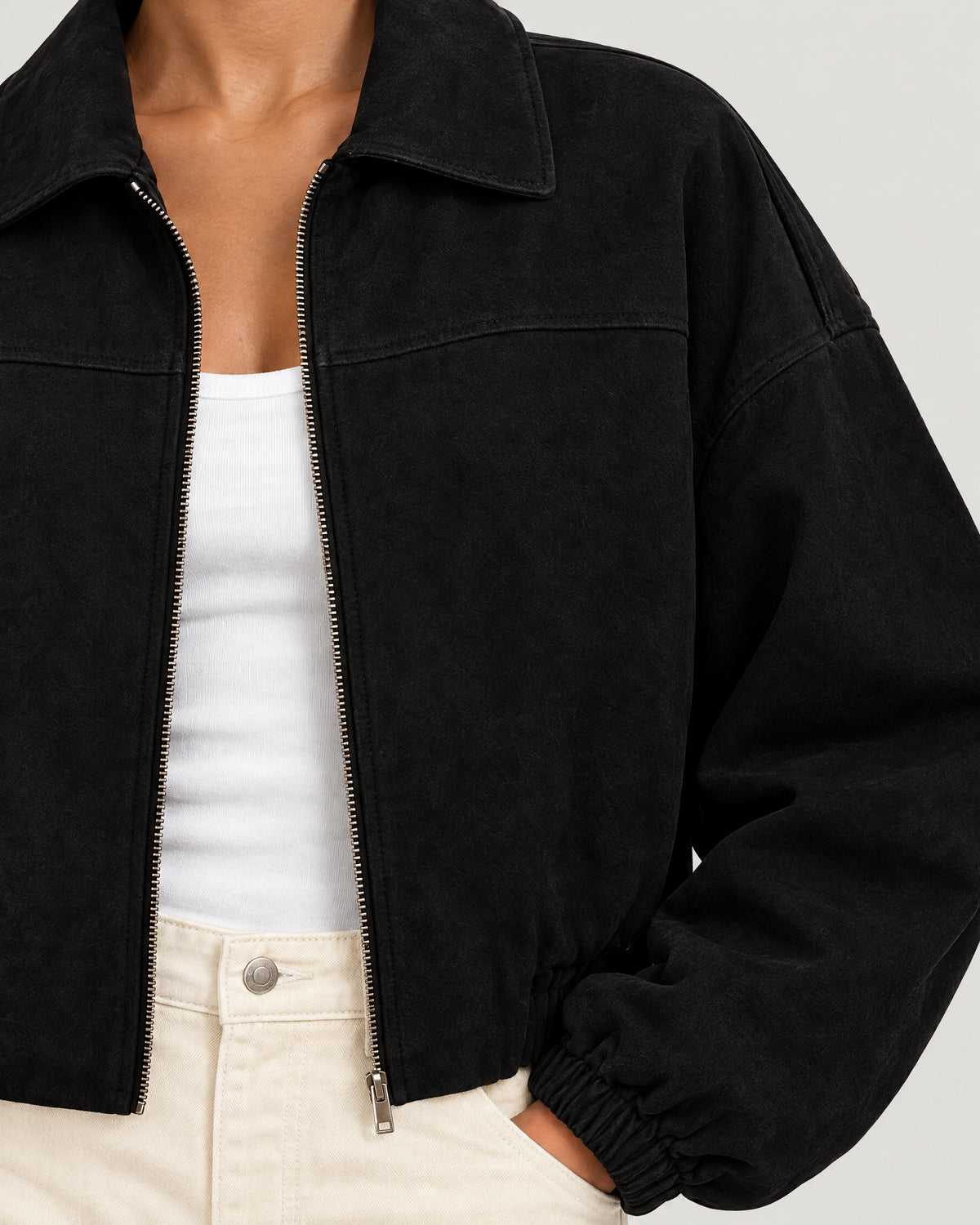 Kurze Oversized-Jacke Damen – Detail Kragen und Reißverschluss