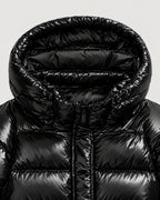 Glanz-Pufferjacke Damen – Detail Kapuze und Steppung