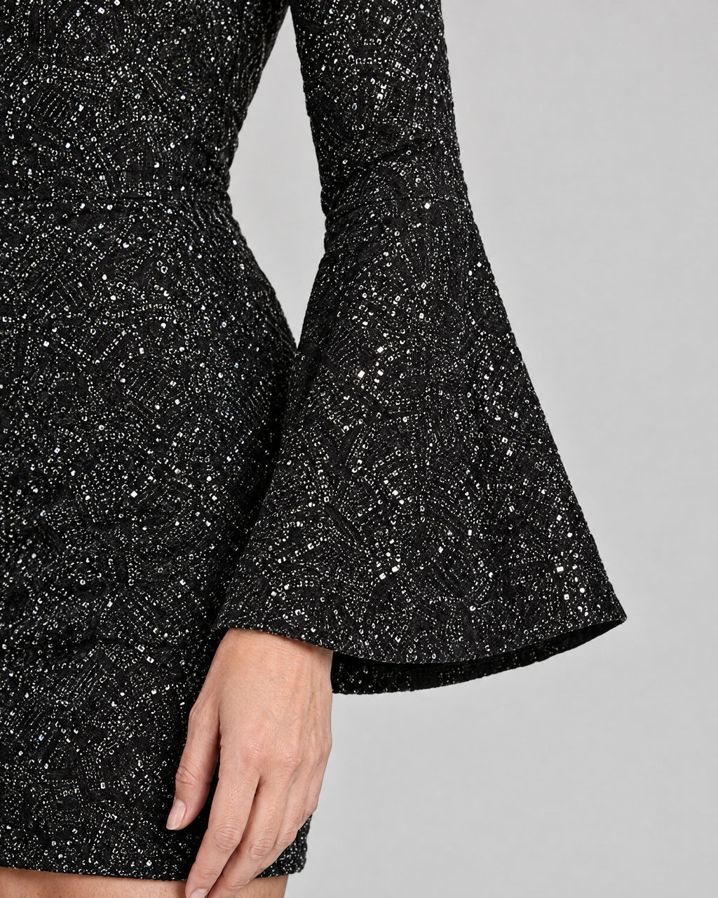 Glitzerkleid – Detail Glitzerstoff und Ärmel