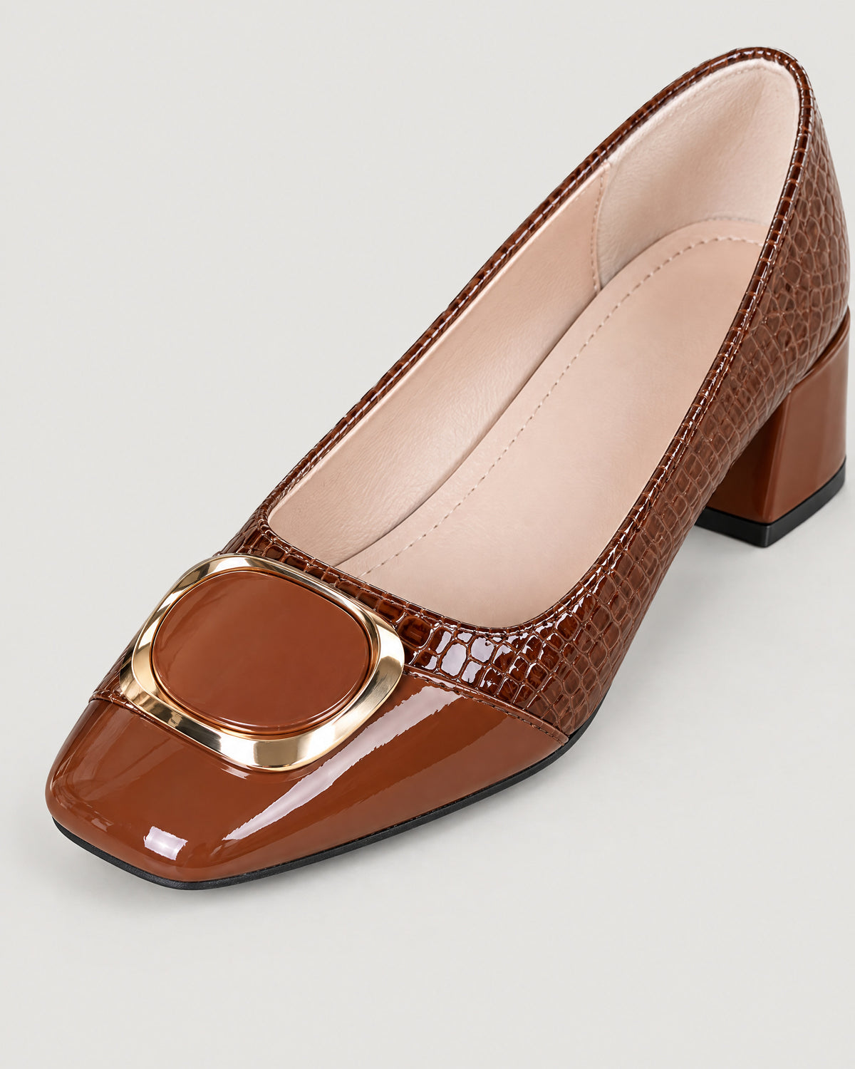 Pumps – Detail Schnalle und Absatz