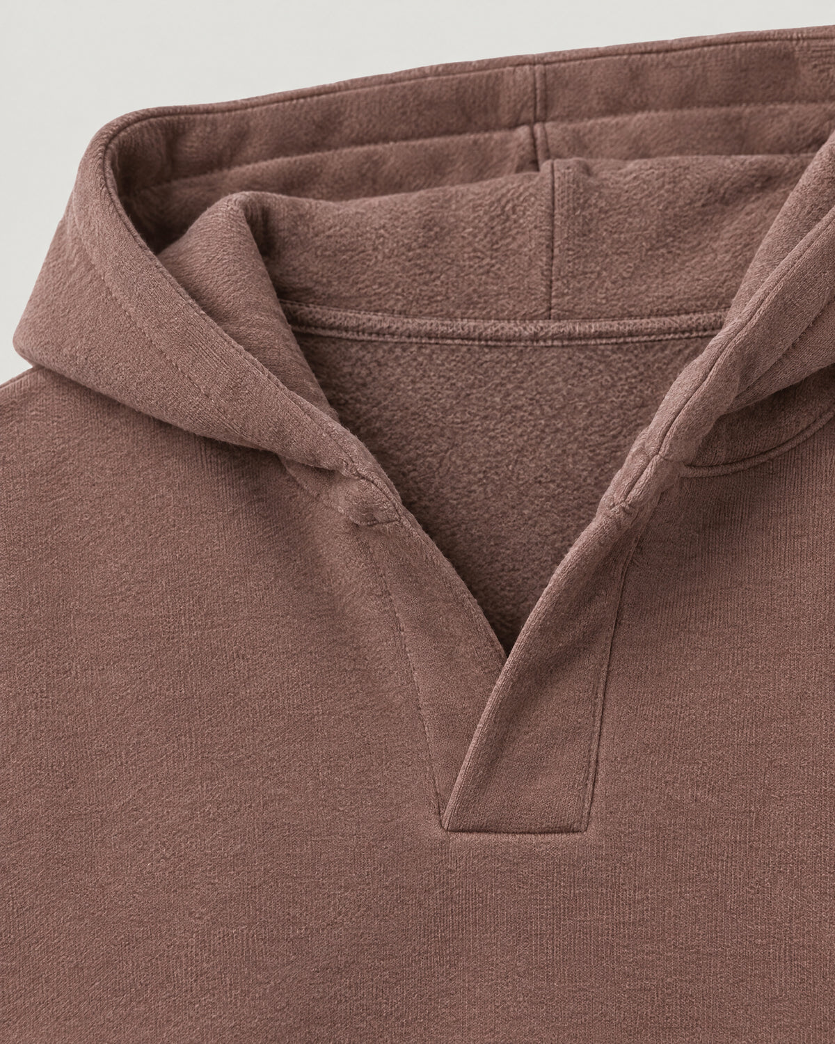Oversize Kapuzenpullover – Detail V-Schlitz