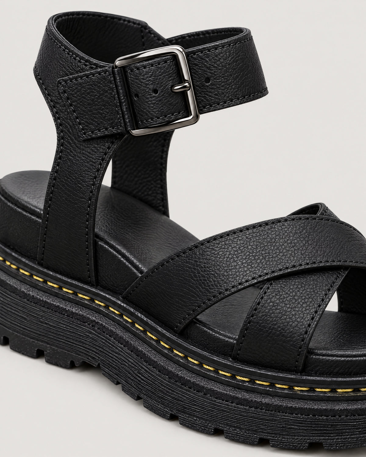 Plateau Sandalen – Detail Schnalle