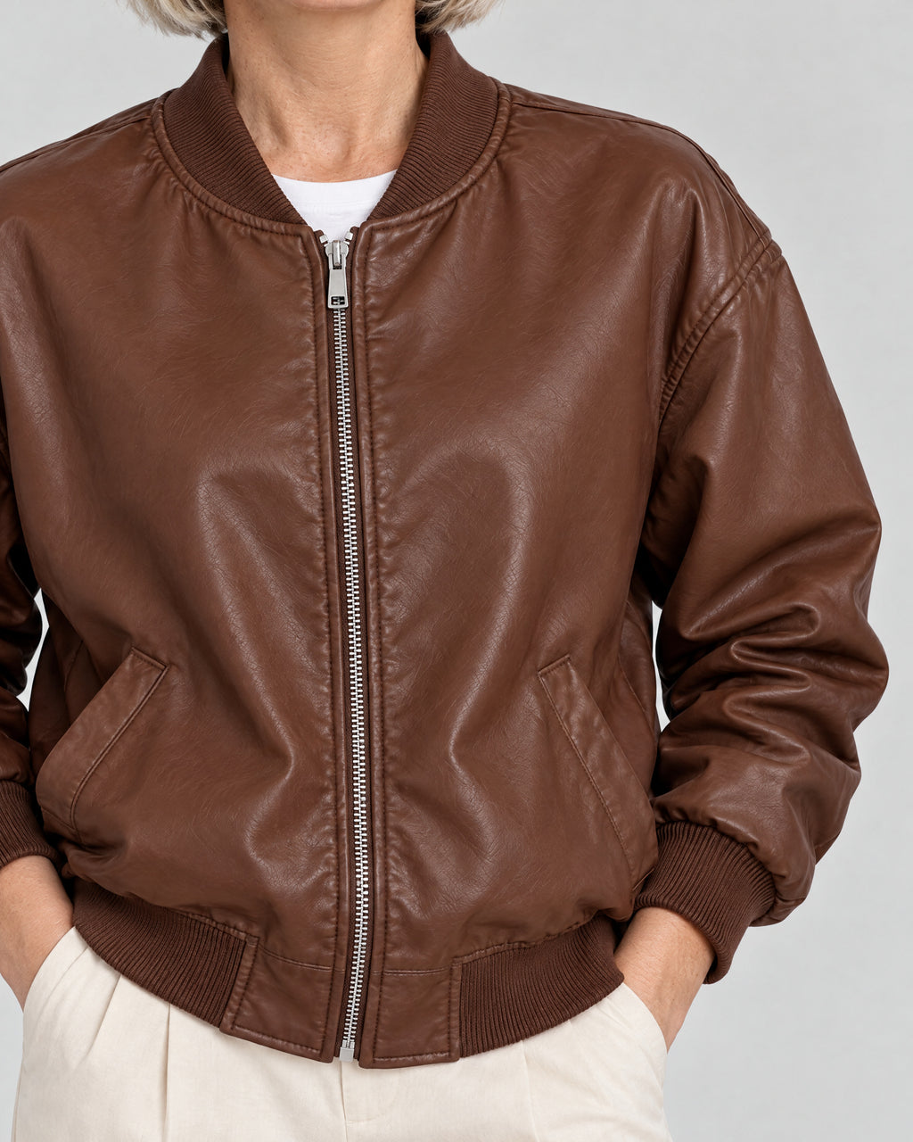Bomberjacke – Detail Stehkragen und Bündchen