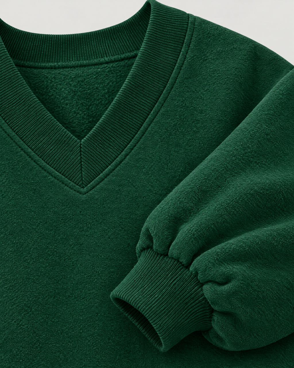 Oversized Sweatshirt – Detail V-Ausschnitt