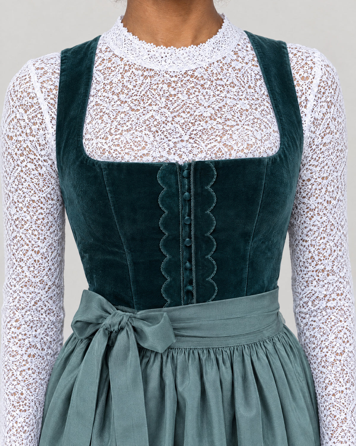 Midi Dirndl – Detail Samtmieder