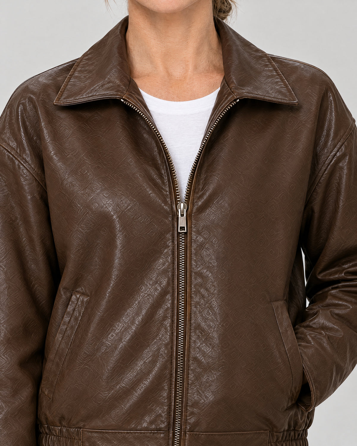 Kunstlederjacke – Detail Kragen und Reißverschluss