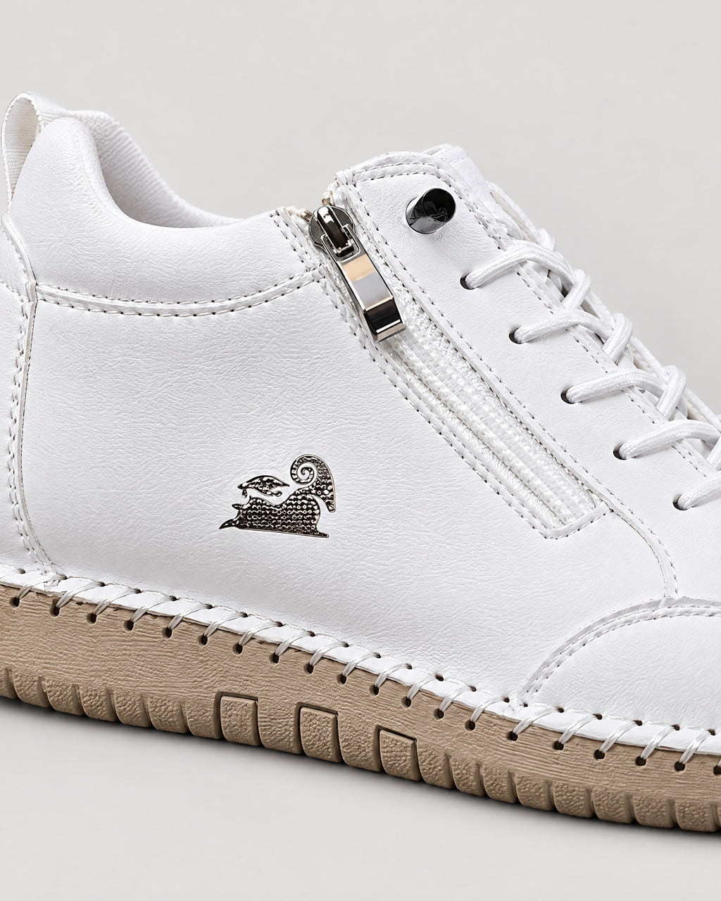 Sneaker Damen Weiß – Detail Reißverschluss und Sohle