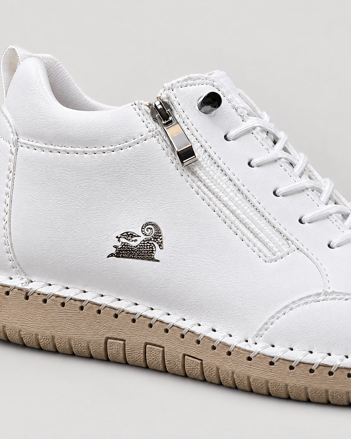 Sneaker Damen Weiß – Detail Reißverschluss und Sohle
