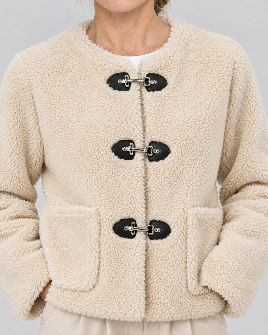 Fleecejacke – Detail Knebelknöpfe und Fleece
