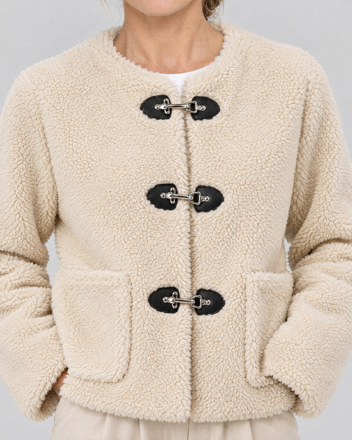 Fleecejacke – Detail Knebelknöpfe und Fleece