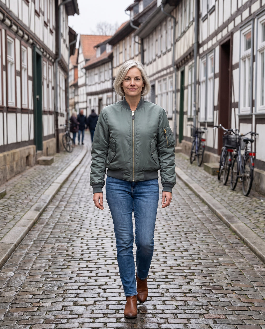 Bomberjacke Damen – in der Altstadt