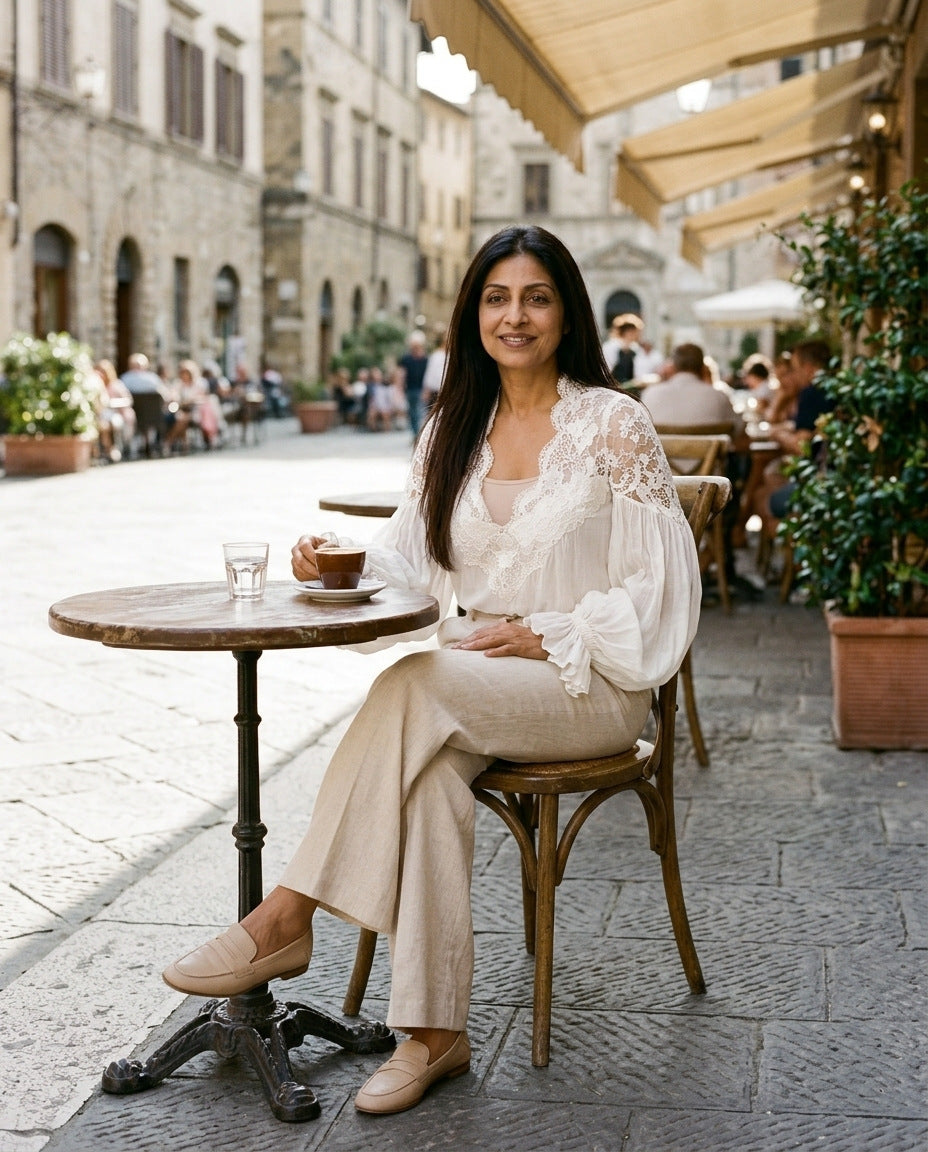 Bluse – im Straßencafé