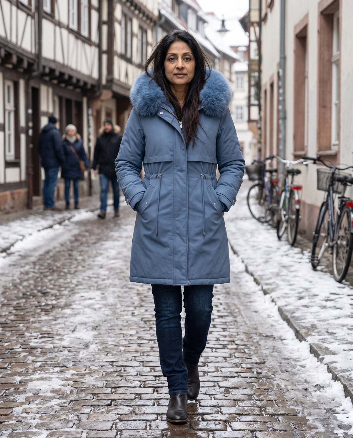Winterparka Damen Blau – in der Altstadt