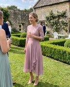 Spitzenkleid – Feier im Landhausgarten