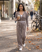 Samt Zweiteiler – in der Stadt