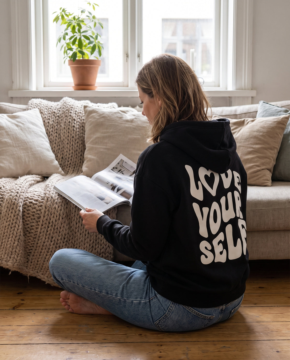Hoodie Love Yourself – gemütlich zu Hause