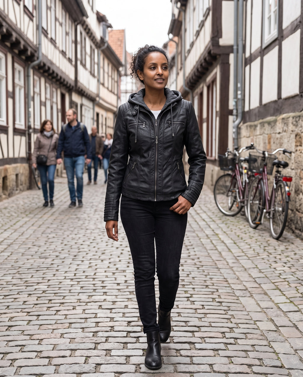 Kunstlederjacke Damen Schwarz – in der Altstadt