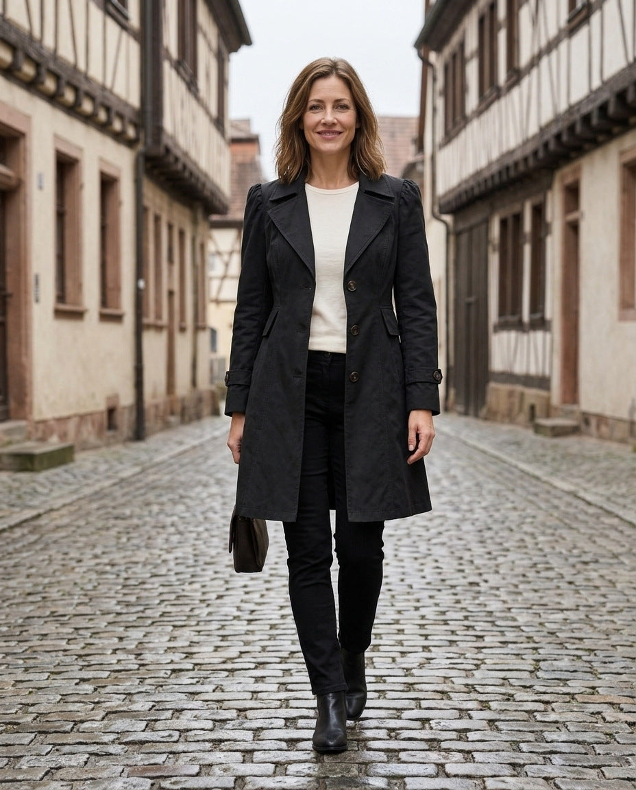 Trenchcoat Damen Schwarz – in der Altstadt