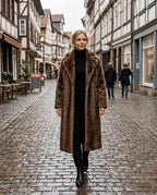 Kunstfellmantel – in der Altstadt