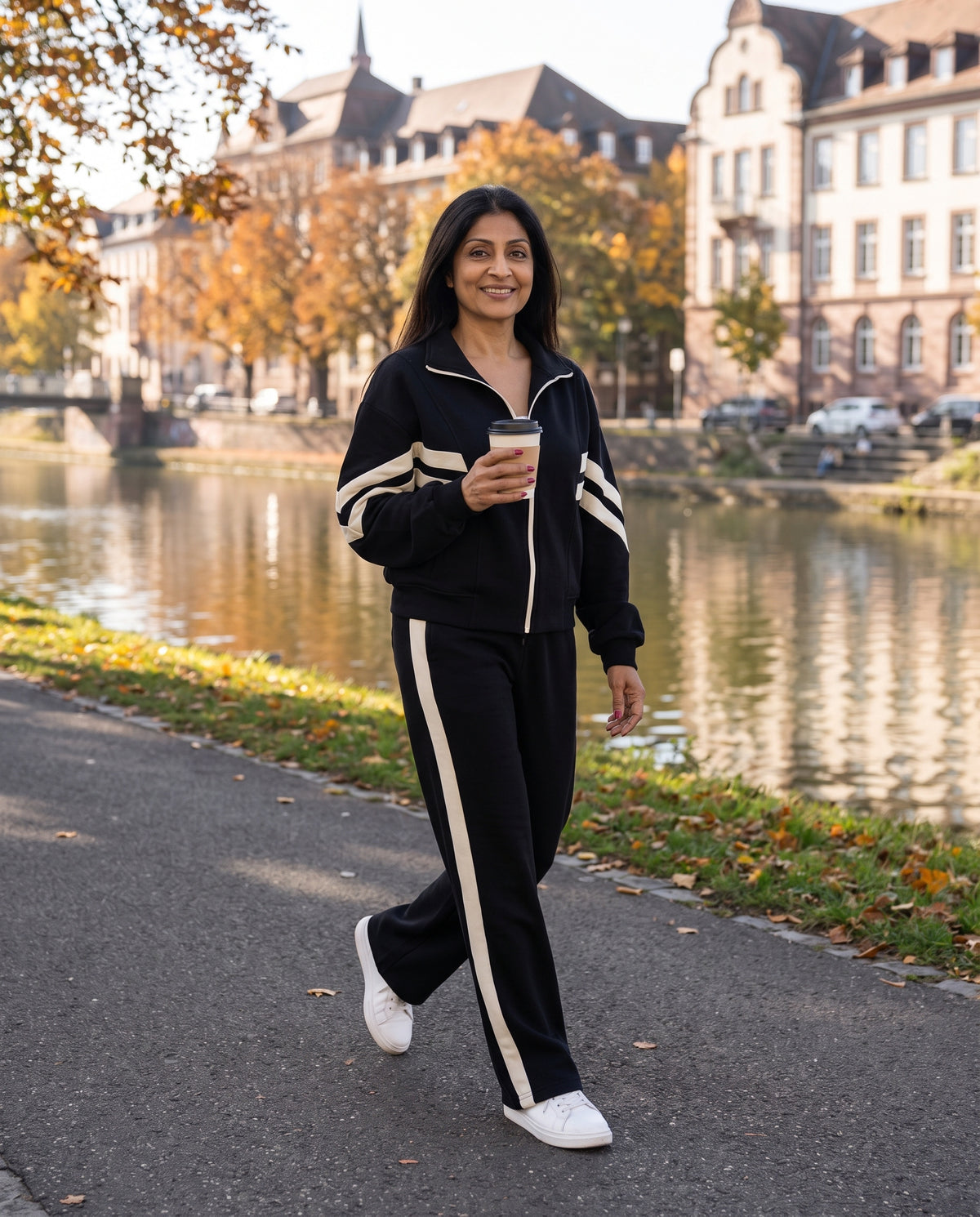 Trainingsanzug Damen Schwarz – Spaziergang am Fluss